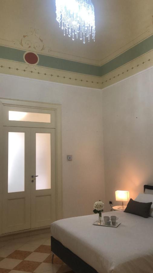 Maison Flores Deluxe Bari Bagian luar foto